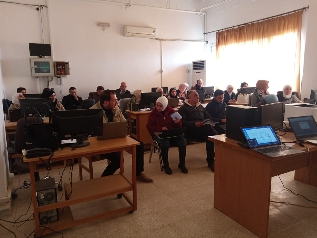 تطوير الكوادر الادارية في جامعة الفرات من خلال دورات تدريبية