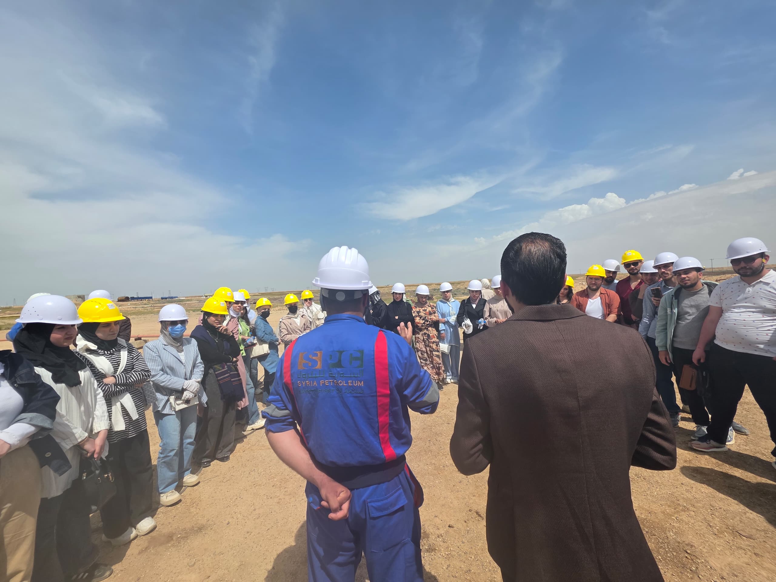 رحلة علمية لحقل التيم النفطي