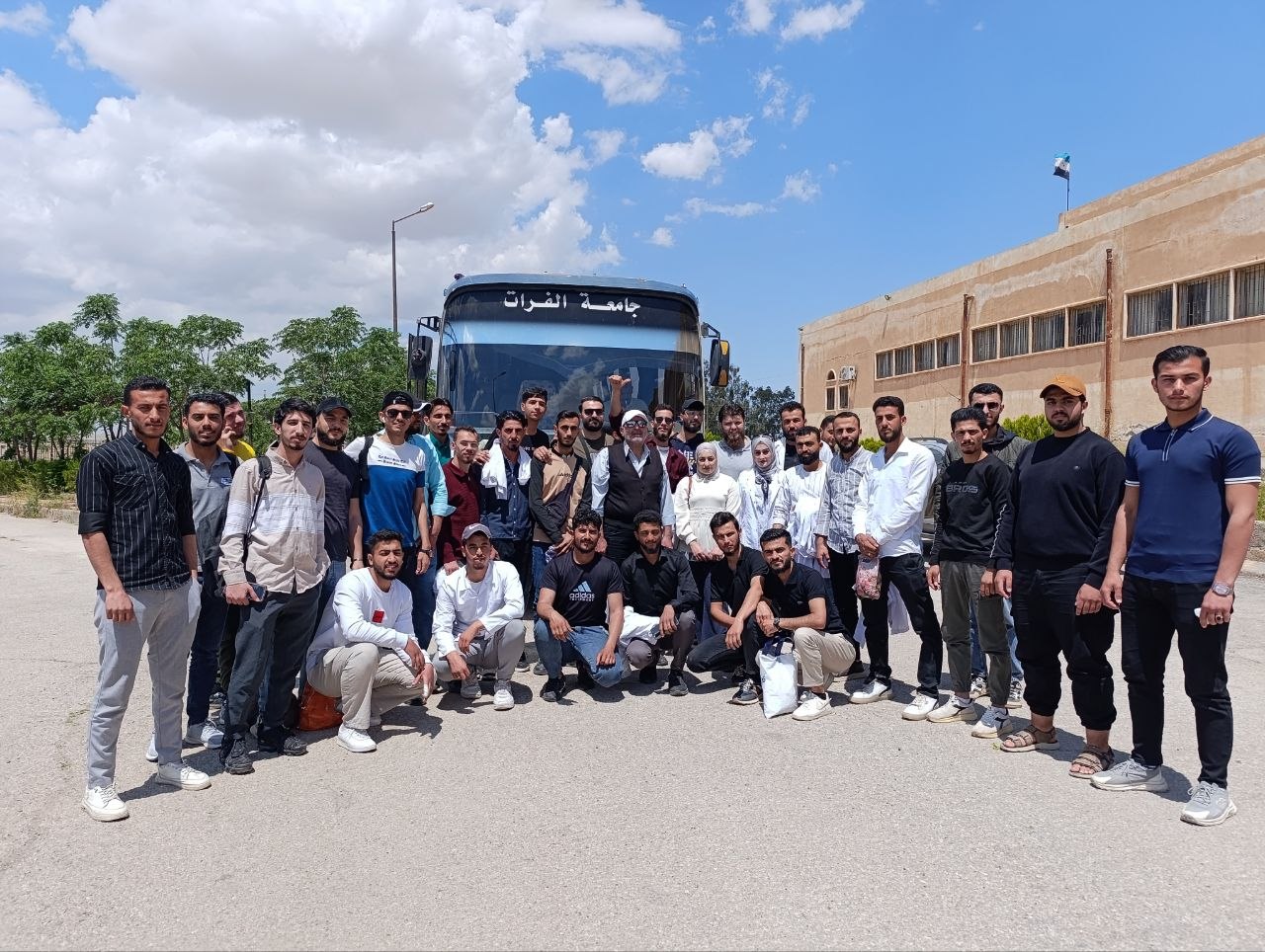 الطب البيطري تواصل ربط التعليم النظري بالتطبيق العملي من خلال زيارة ميدانية لإحدى المداجن