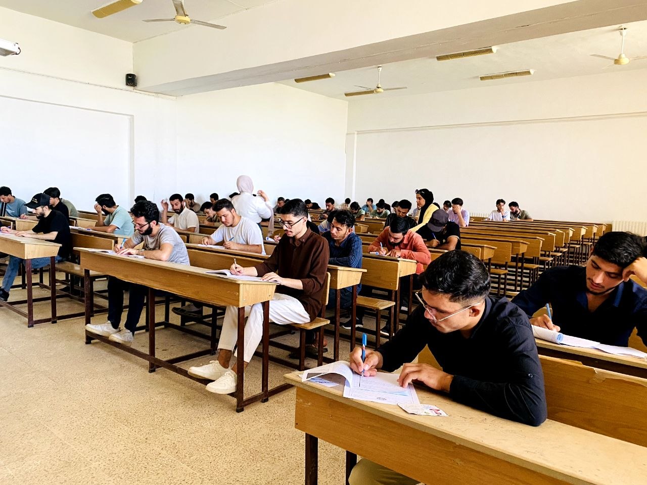لقطات من اجواء الامتحانات النظرية في كلية الطب البيطري